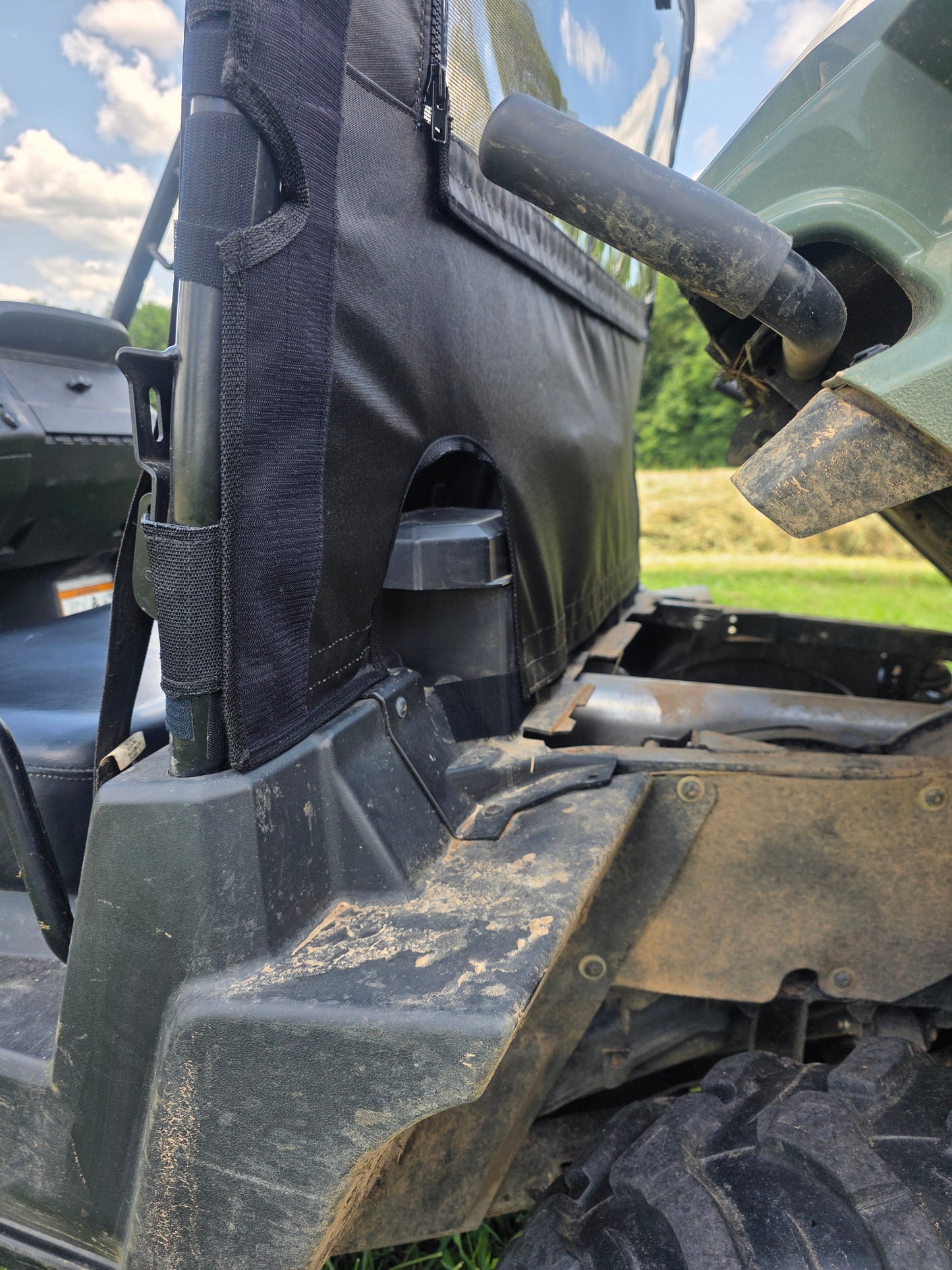 John Deere Gator 550/560/590 - Soft Back Panel with Mesh/Vinyl Window - 3 Star UTV