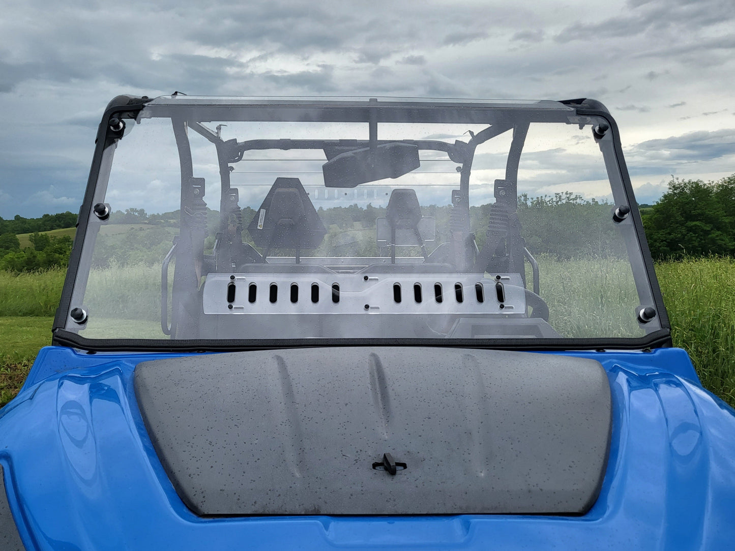 New Holland 850 Crew - 1 - Piece Scratch - Resistant Windshield - 3 Star UTV