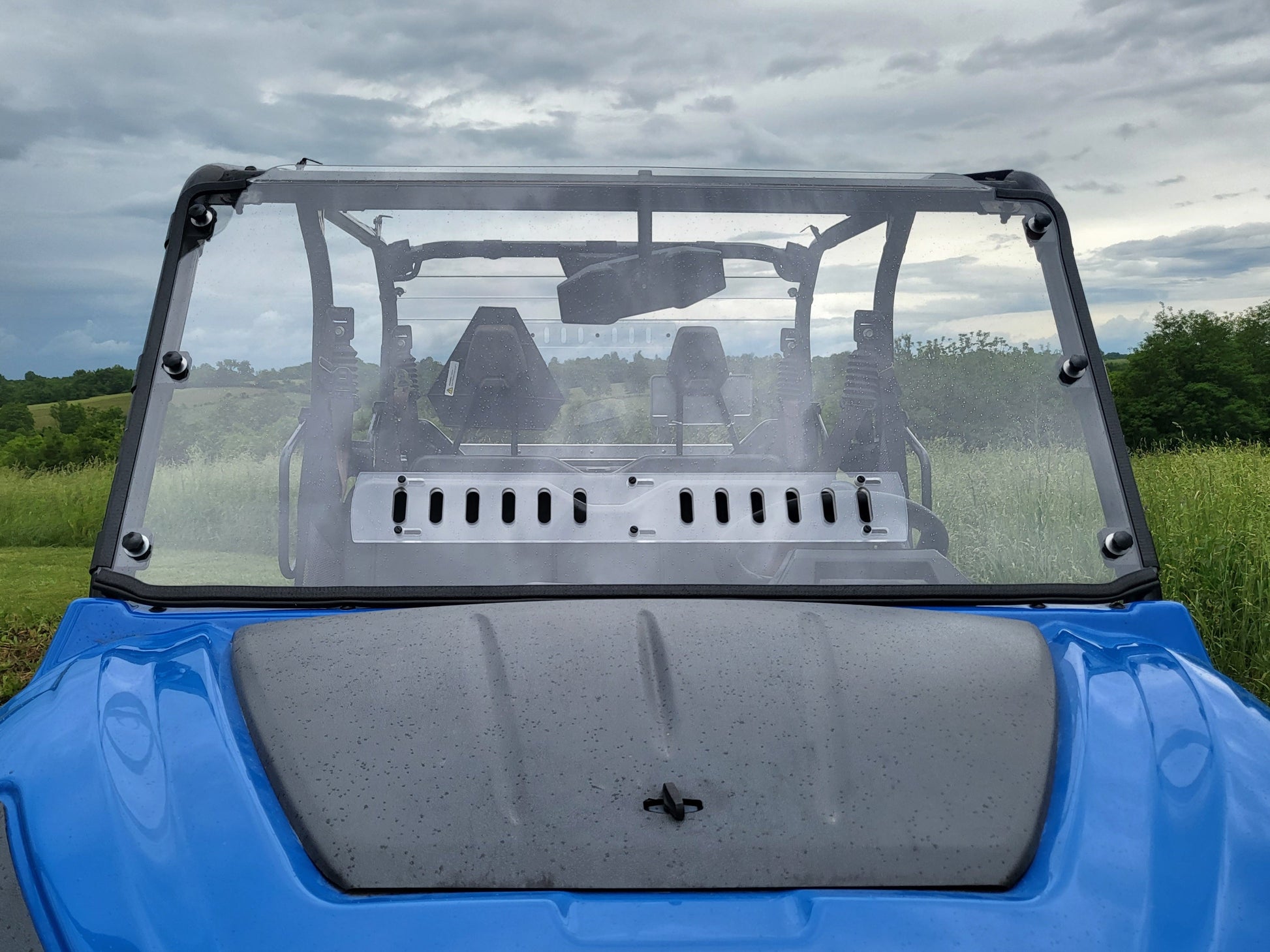 New Holland 850 Crew - 1 - Piece Scratch - Resistant Windshield - 3 Star UTV