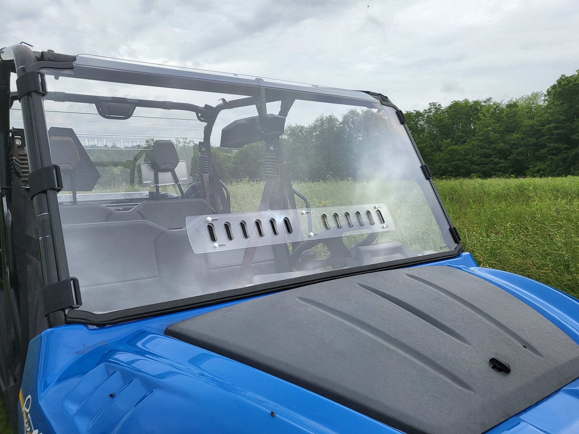 New Holland 850 Crew - 1 - Piece Scratch - Resistant Windshield - 3 Star UTV